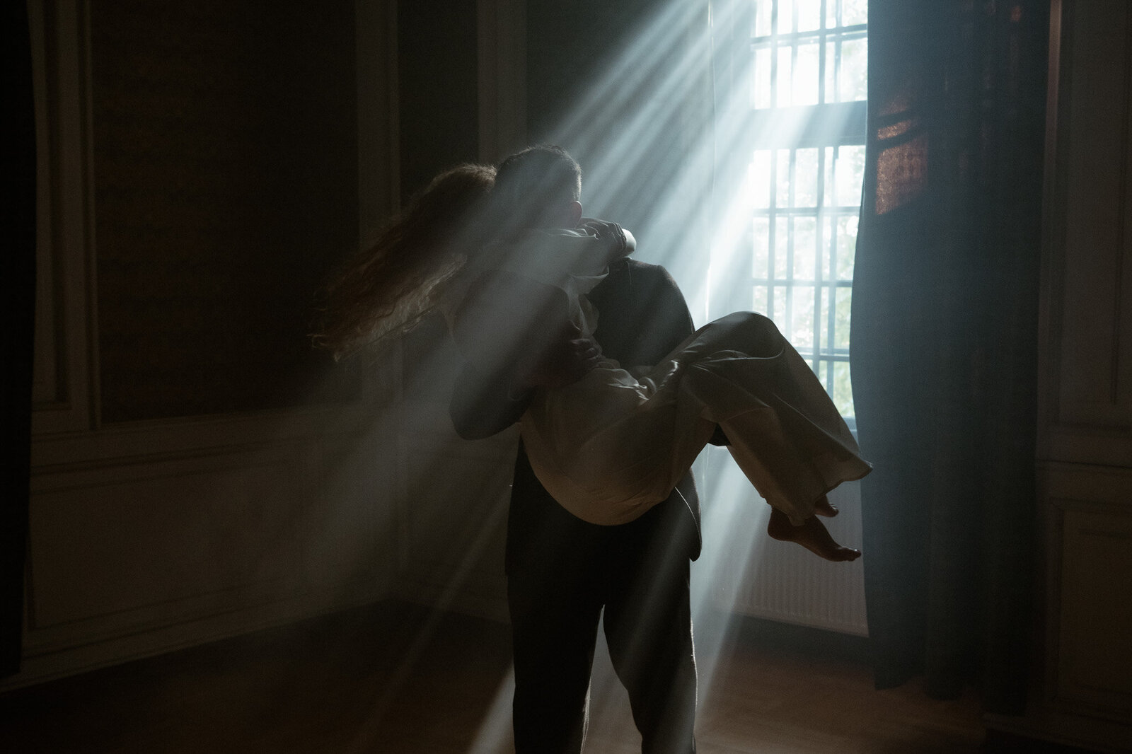 Artistieke elopement fotoshoot vastgelegd door trouwfotograaf Lauw Design & Photography