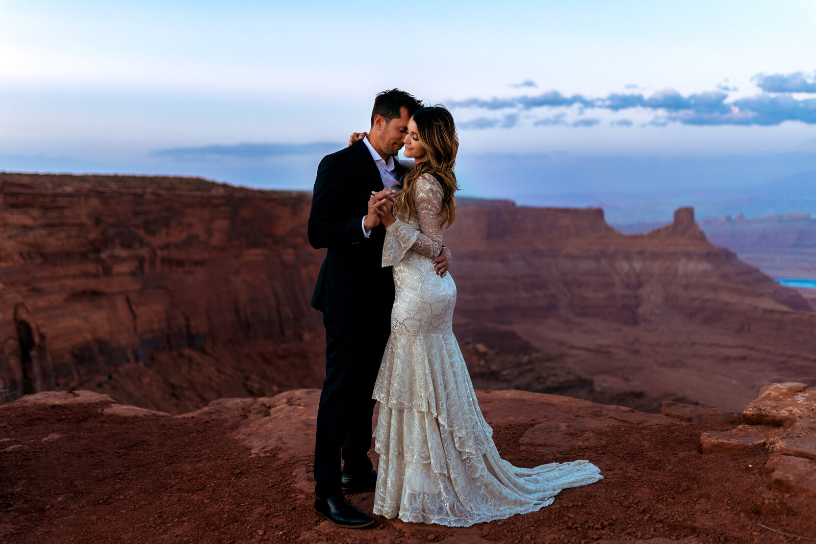 canyon-elopement-pacific-northwest