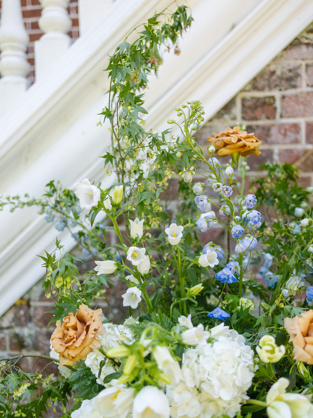 2_Kate Campbell Floral Whitehall Manor tented spring wedding by Anna and Wright photo