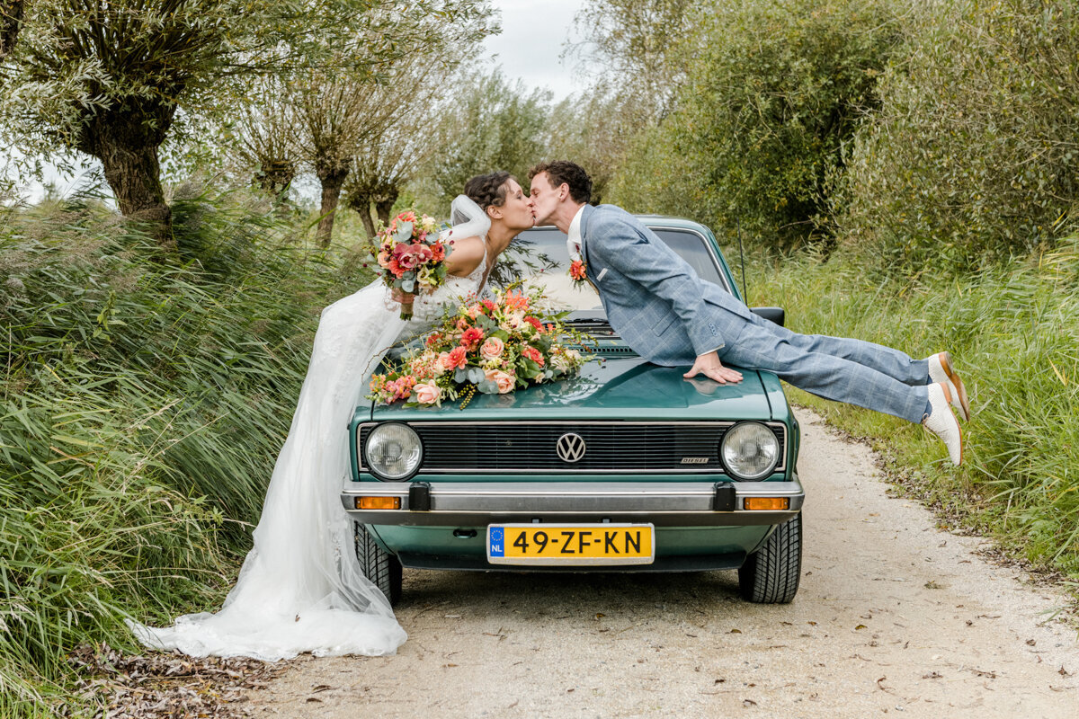Trouwen in Friesland, trouwen in Bergum. Bruidsfotograaf friesland (34)