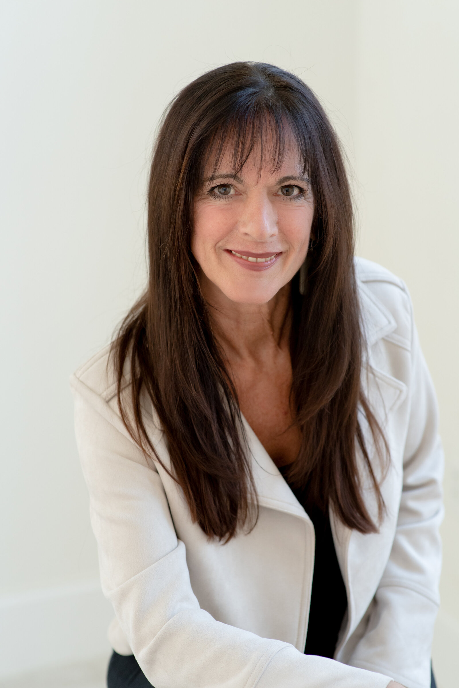 lori-doustou-branding-2023-2 (1)