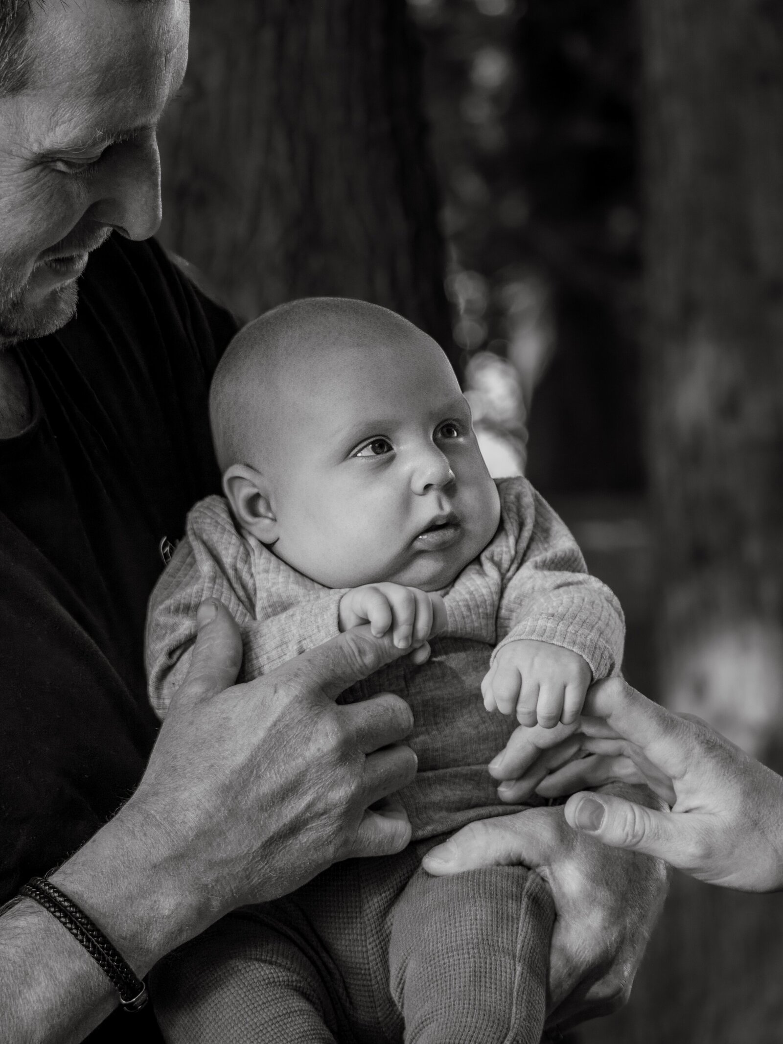 autumn-forest-family-portrait-session-black-and-white-2