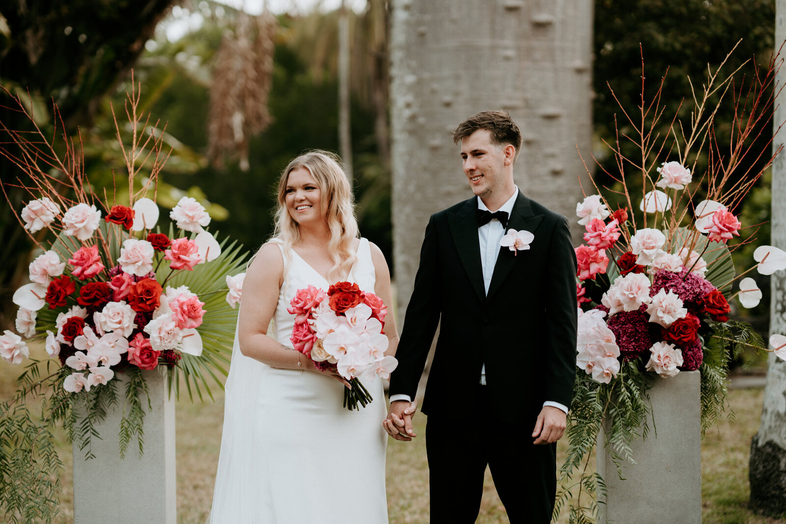 2024-07-27-Caity + Jacob Hart Darwin Botanic Gardens Wedding Daisy + Pine Sneak Peeks-071