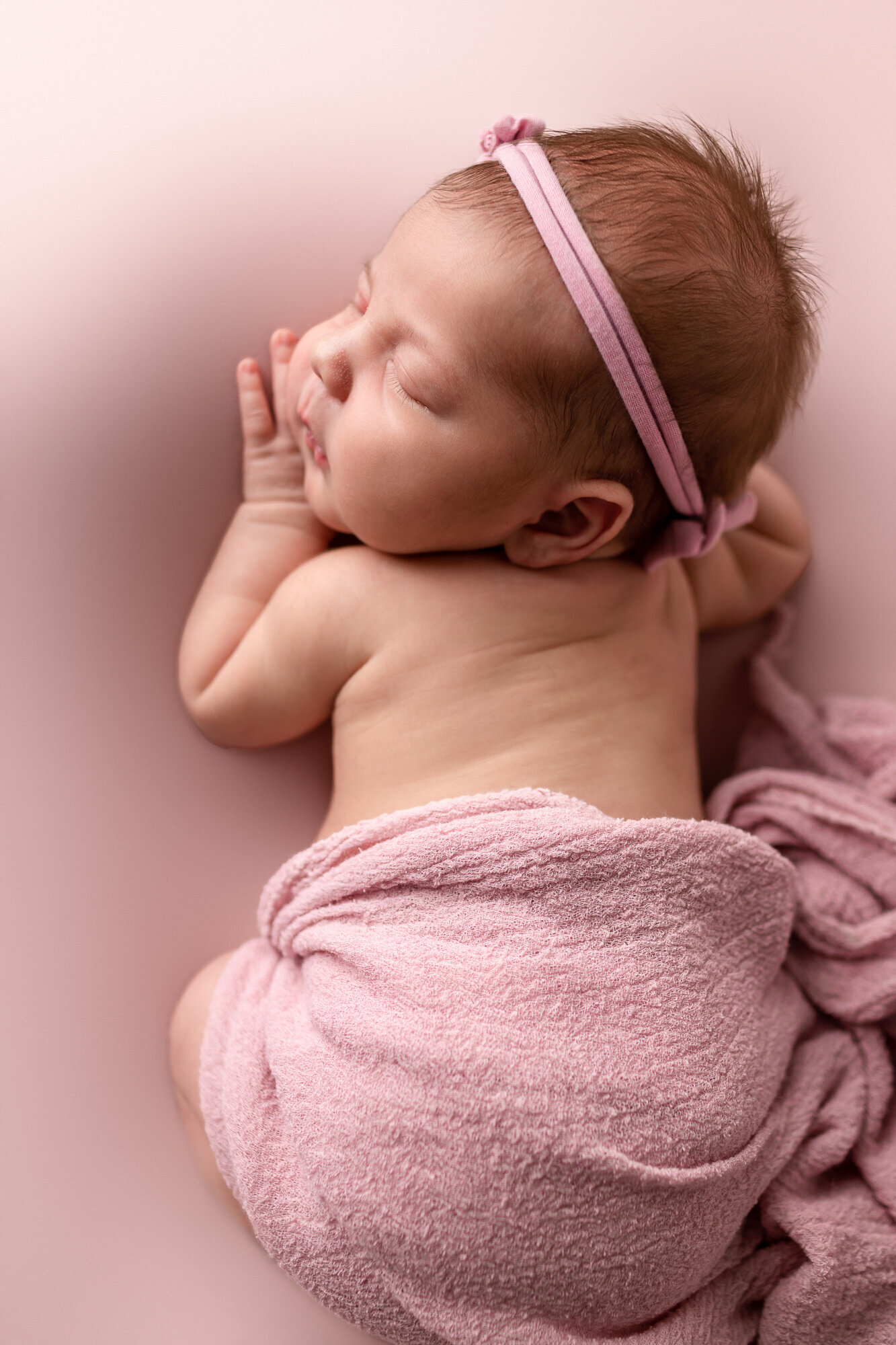 newborn-in-home-lifestyle-photography-session-frankfort-ky-photographer-baby-girl-5