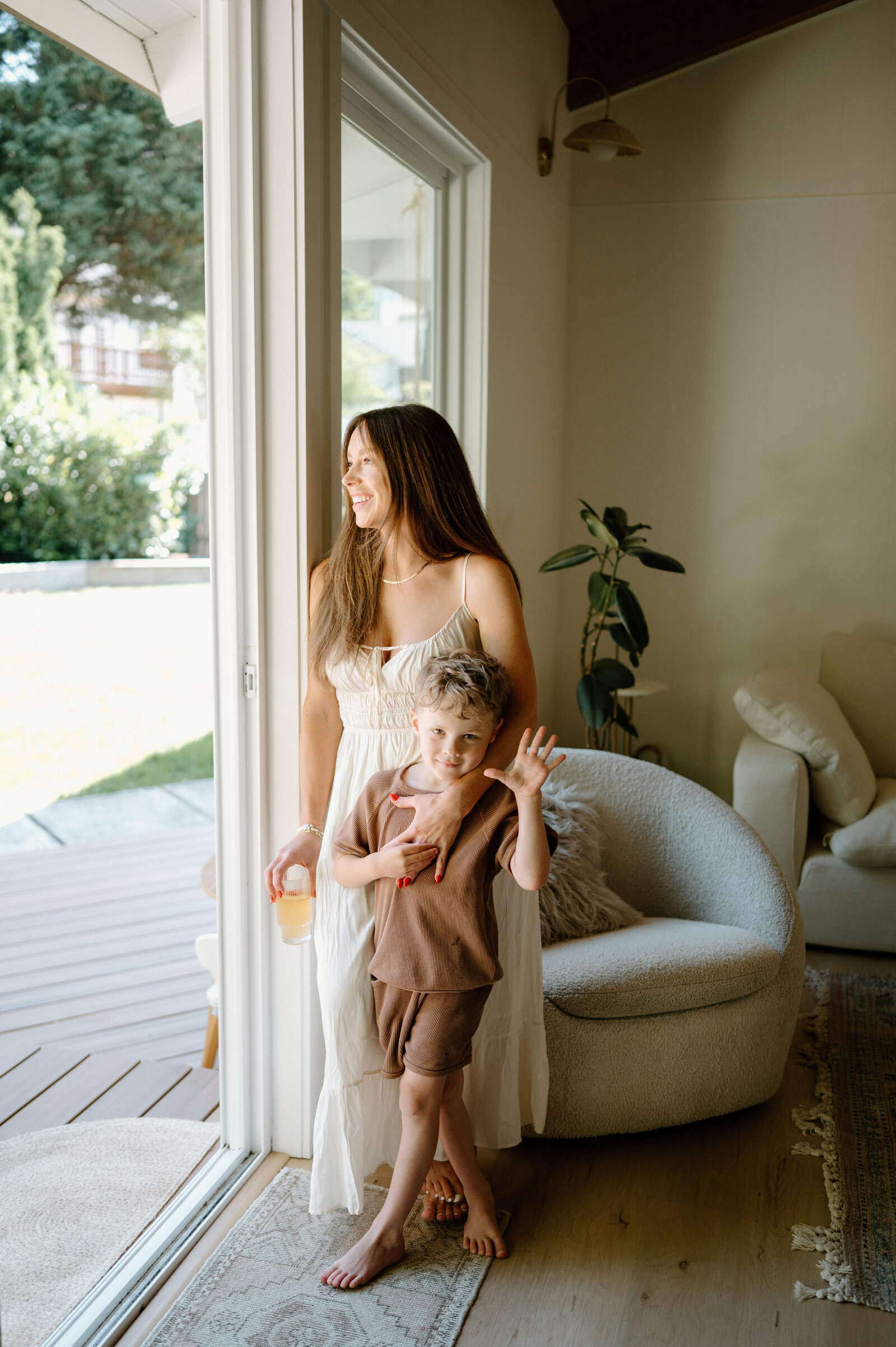 Photo of mom and child taken by Oregon Family Photographer