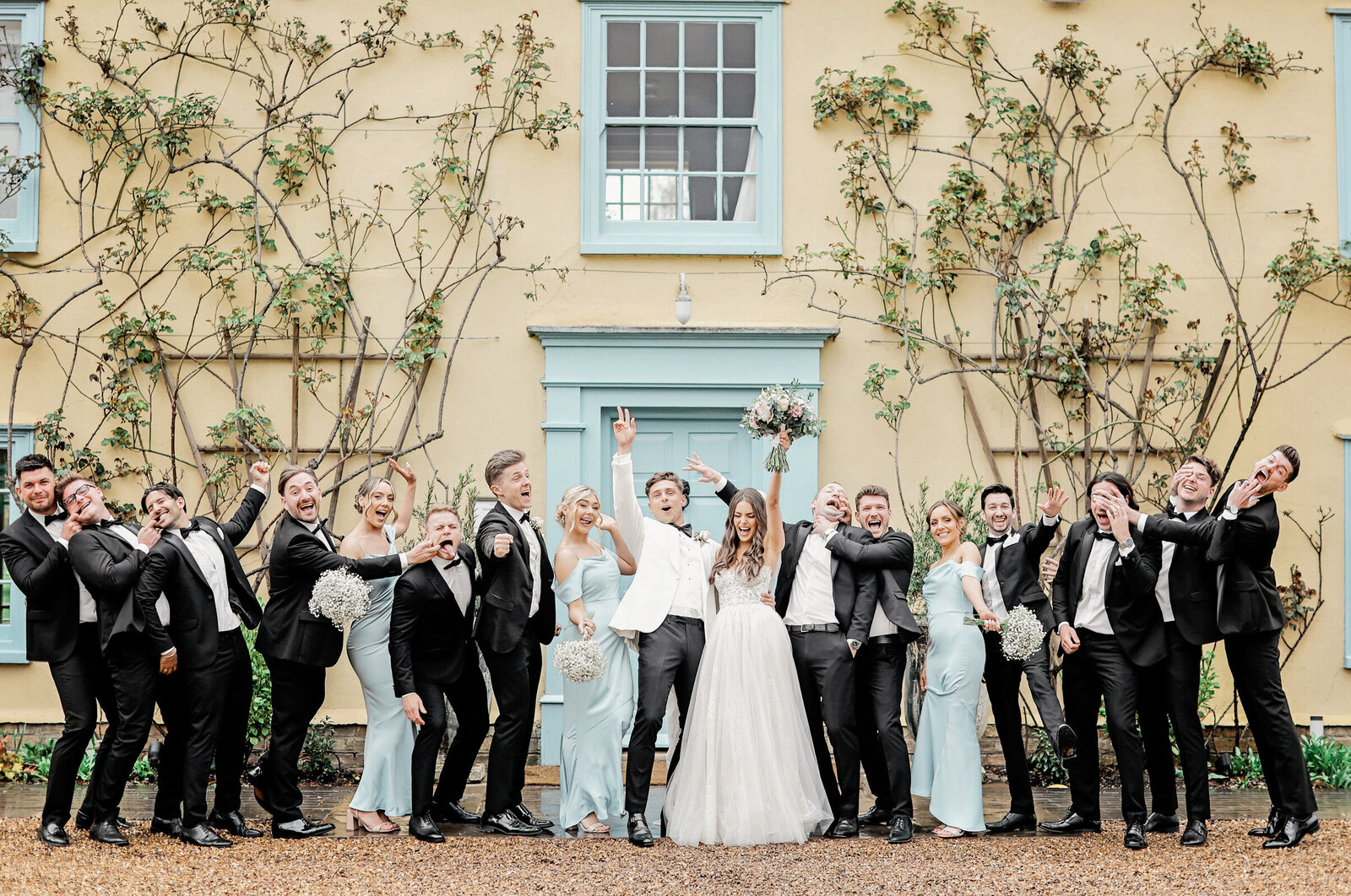 South-Farm-wedding-venue-bridal-party-photos
