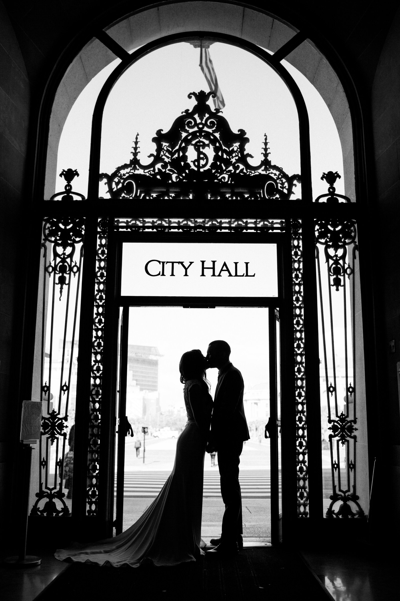larissa-cleveland-wedding-photographer-san-francisco-city-hall-elopement-027