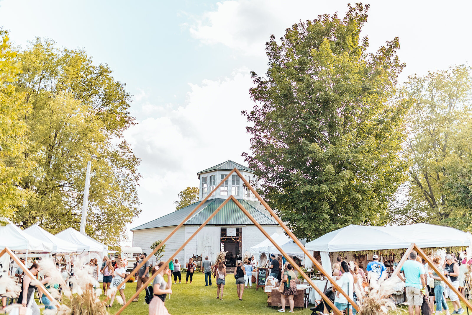 Eastern Iowa's Hippest Vintage and Handmade Market. Shop handmade artisan goods, score some amazing vintage, shop our on-trend mobile boutiques, eat from our delicious food trucks and listen to local live music.