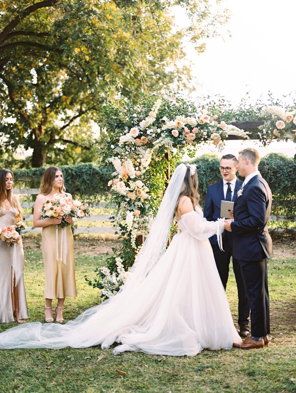 fall-wedding-flower-arrangements-ceremony-arch