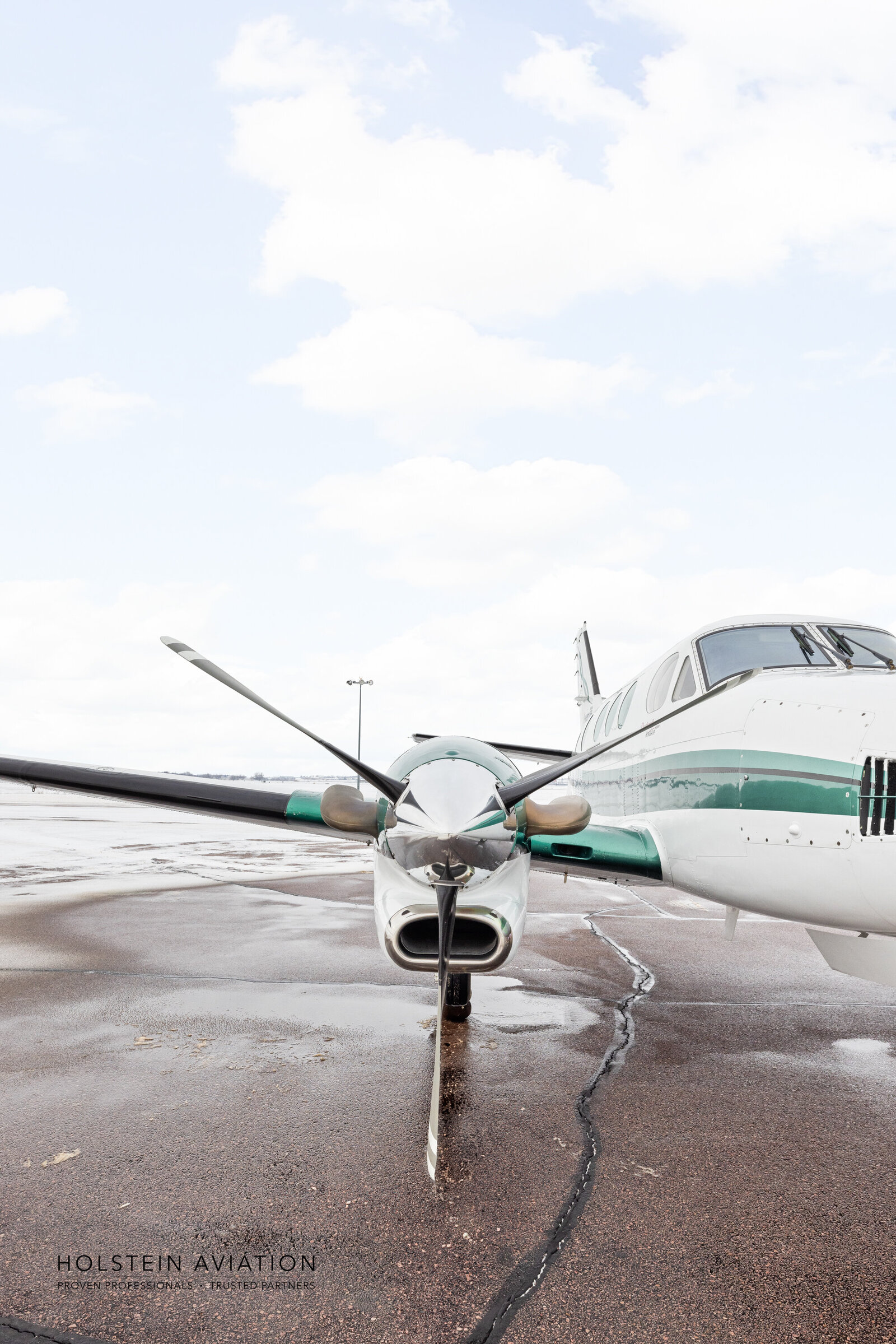 KingAir C90B Watermark-23