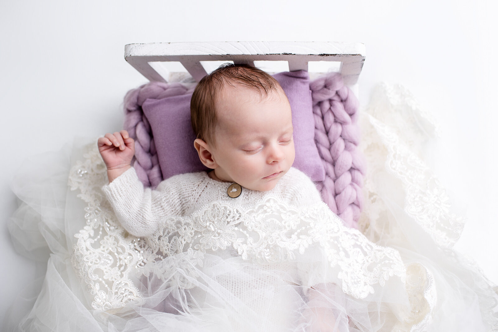 in-home_newborn_lifestyle_photography_session_Georgetown_KY_photographer_baby_girl