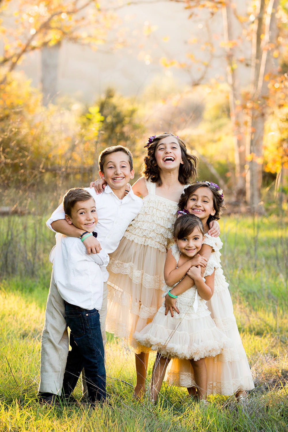 san diego family photography | kids in an open field all white clothes smiling