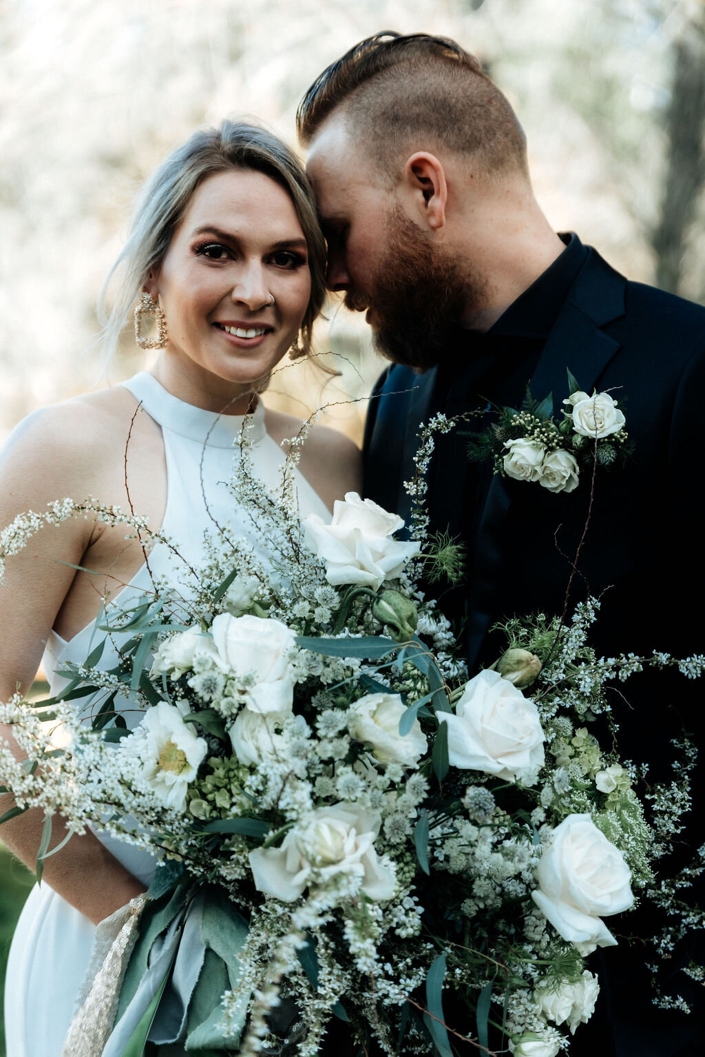 BKC4U WHITE BRIDAL BOUQUET AND BOUTONNIERE