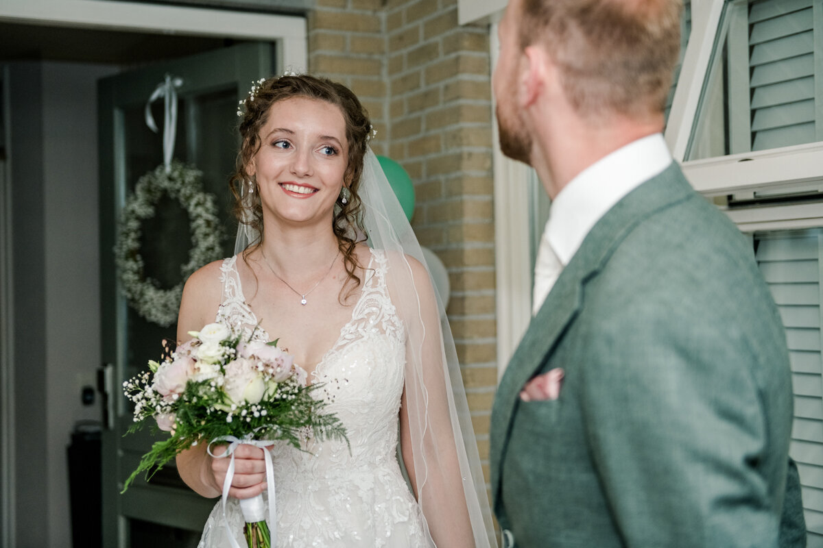 Trouwen Borg Nienoord Leek, bruiloft fotograaf, trouwen in Groningen (14)