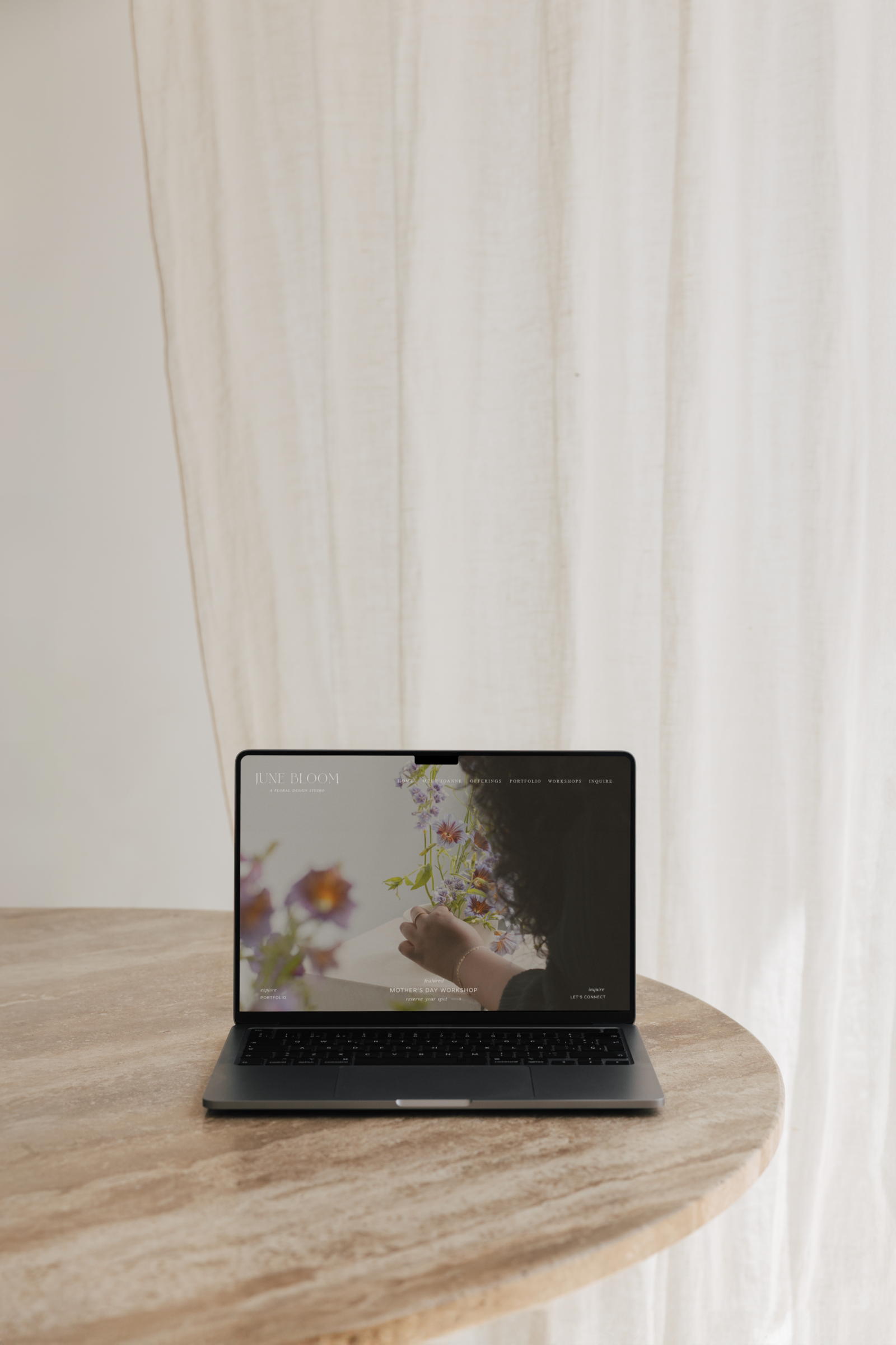 LaptopMockUp