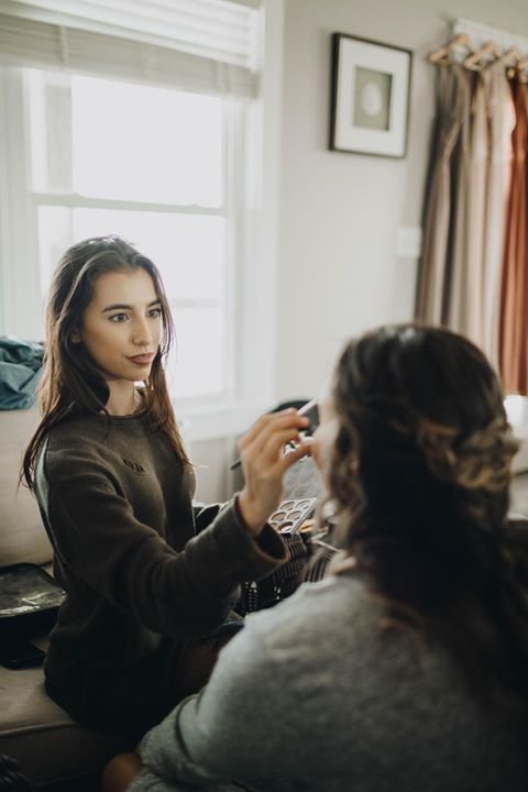 Katlyn does makeup in focus