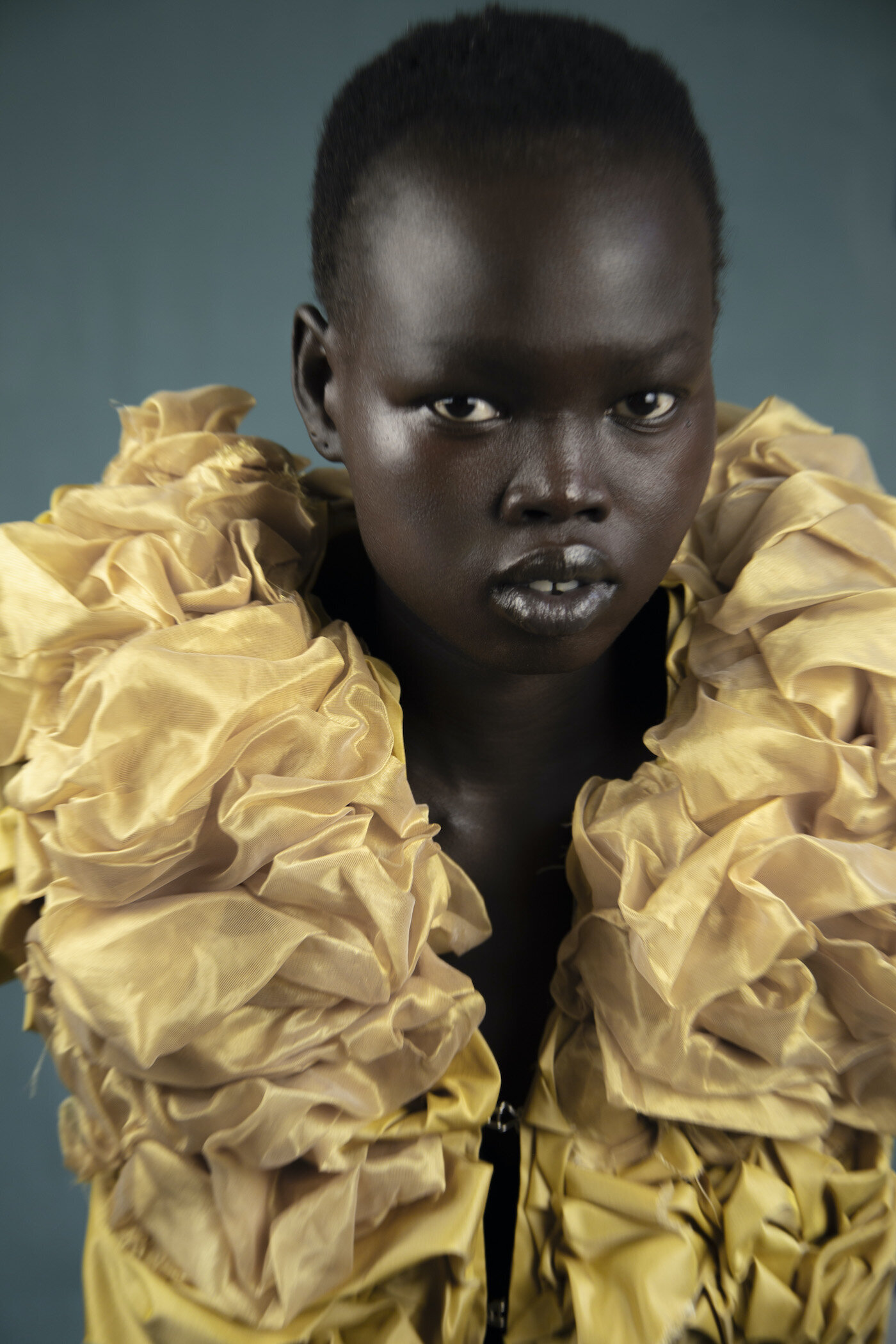 6-black-woman-natural-make-up-yellow-puff-dress