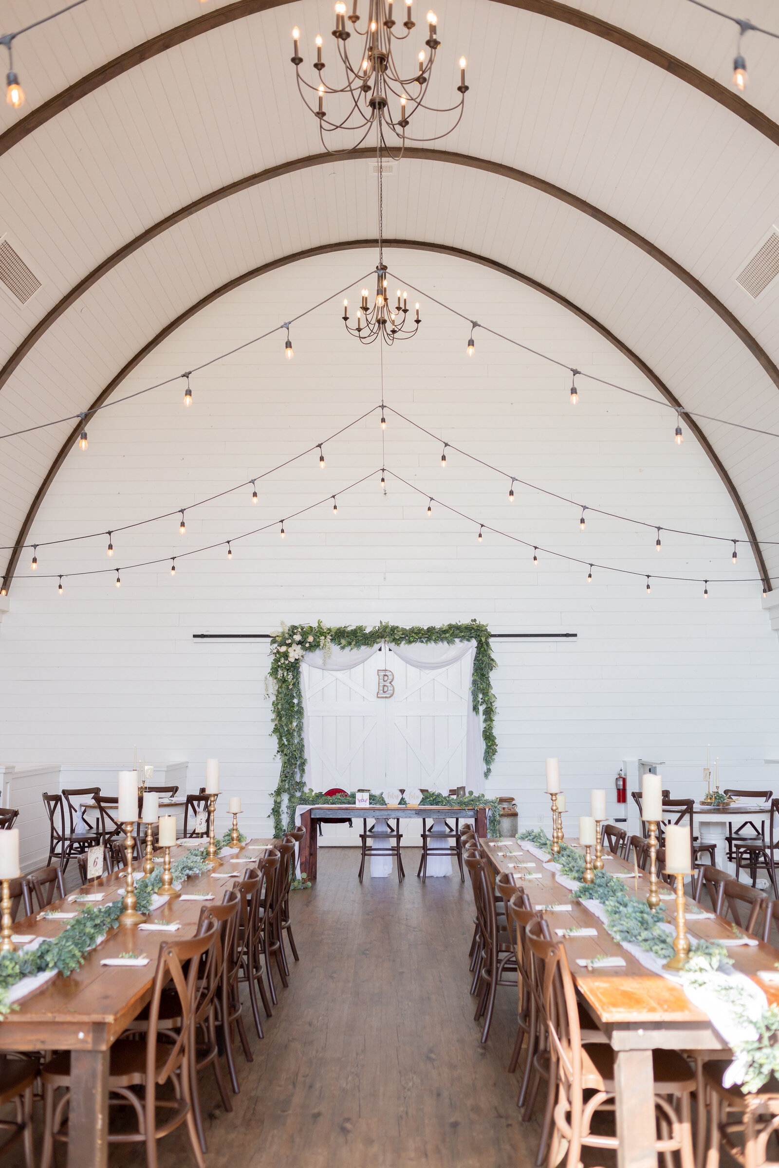 Idaho Falls Photographers capture indoor wedding reception