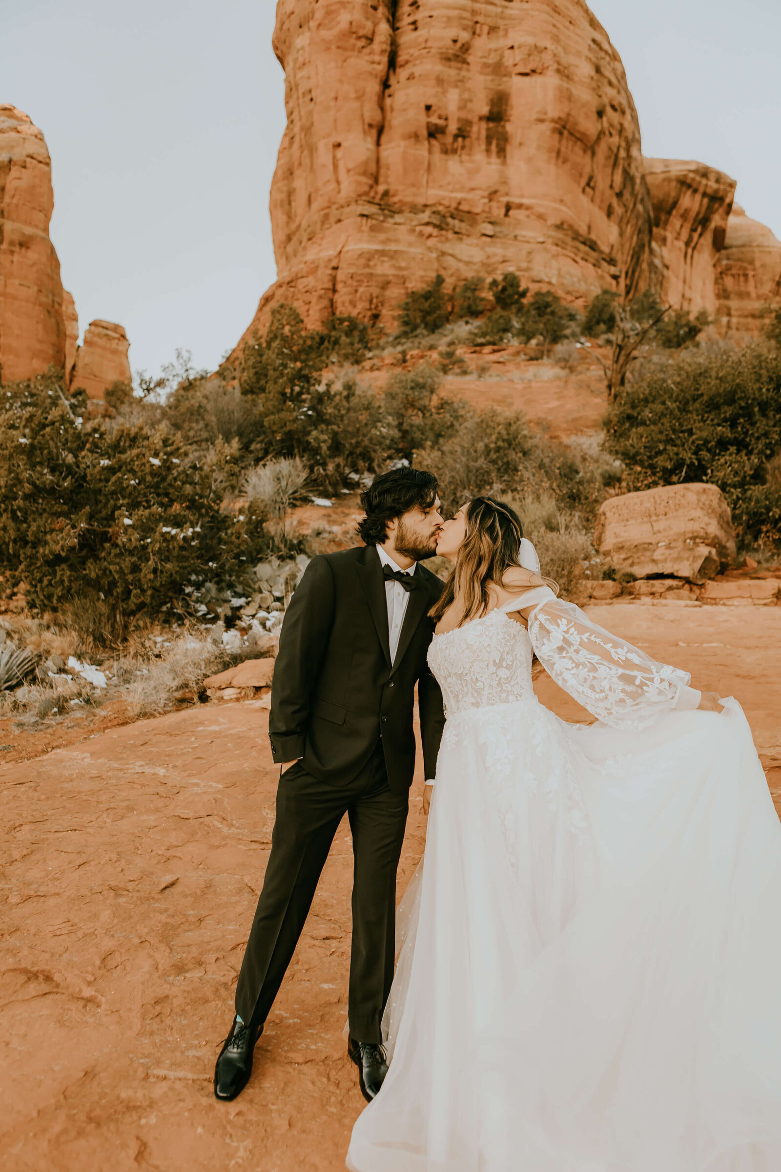 Cathedral-Rock-Elopement-Sedona-OliviaHopePhotography--11