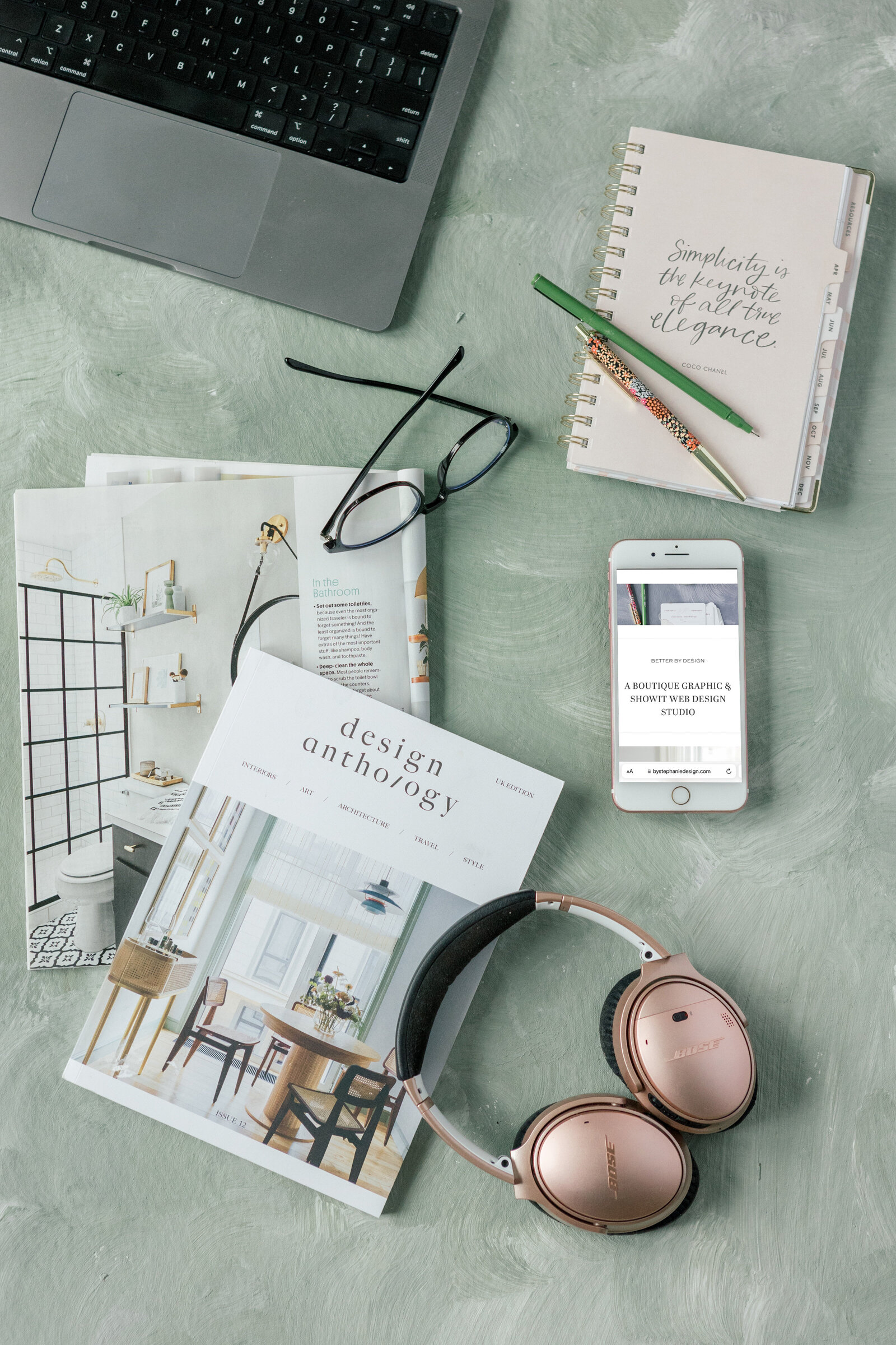StephanieH_Brand_AG-18_phone