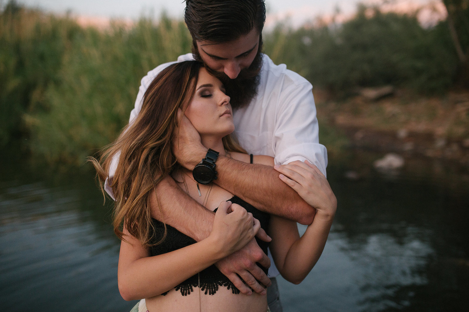 A couple embrace alongside a moutain in this engagement session in Tempe, AZ