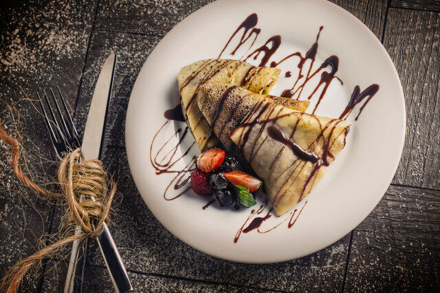 2087_Stuffed crepes with red fruits