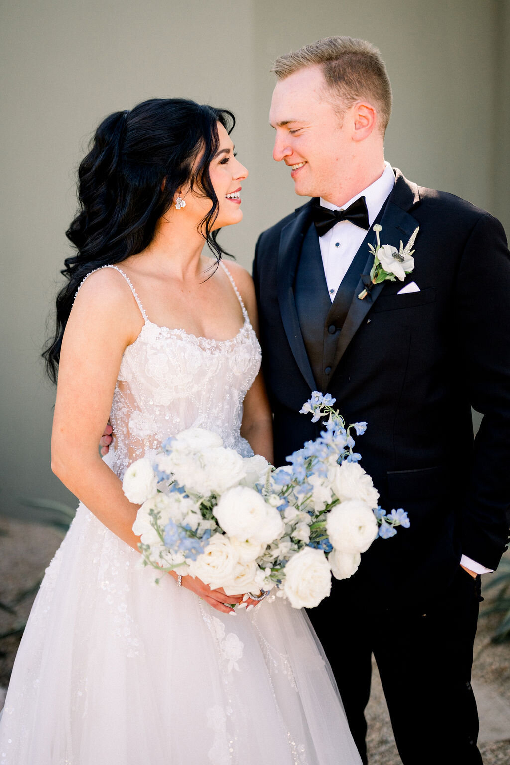 wedding-bouquets-az-white-blue-flowers-fall-bride