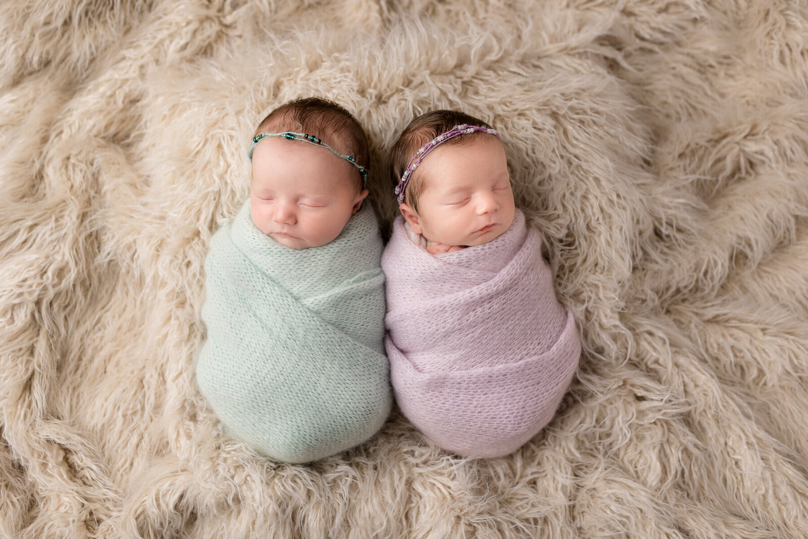 in-home-newborn-photography-session-twin-baby-girls-Georgetown-KY-photographer-2