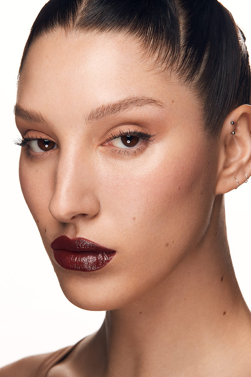16886_CYGobQ_web230303_make-lwooden_oceana-look_01_clean-skin+lip_red-rock+cultivate-0035