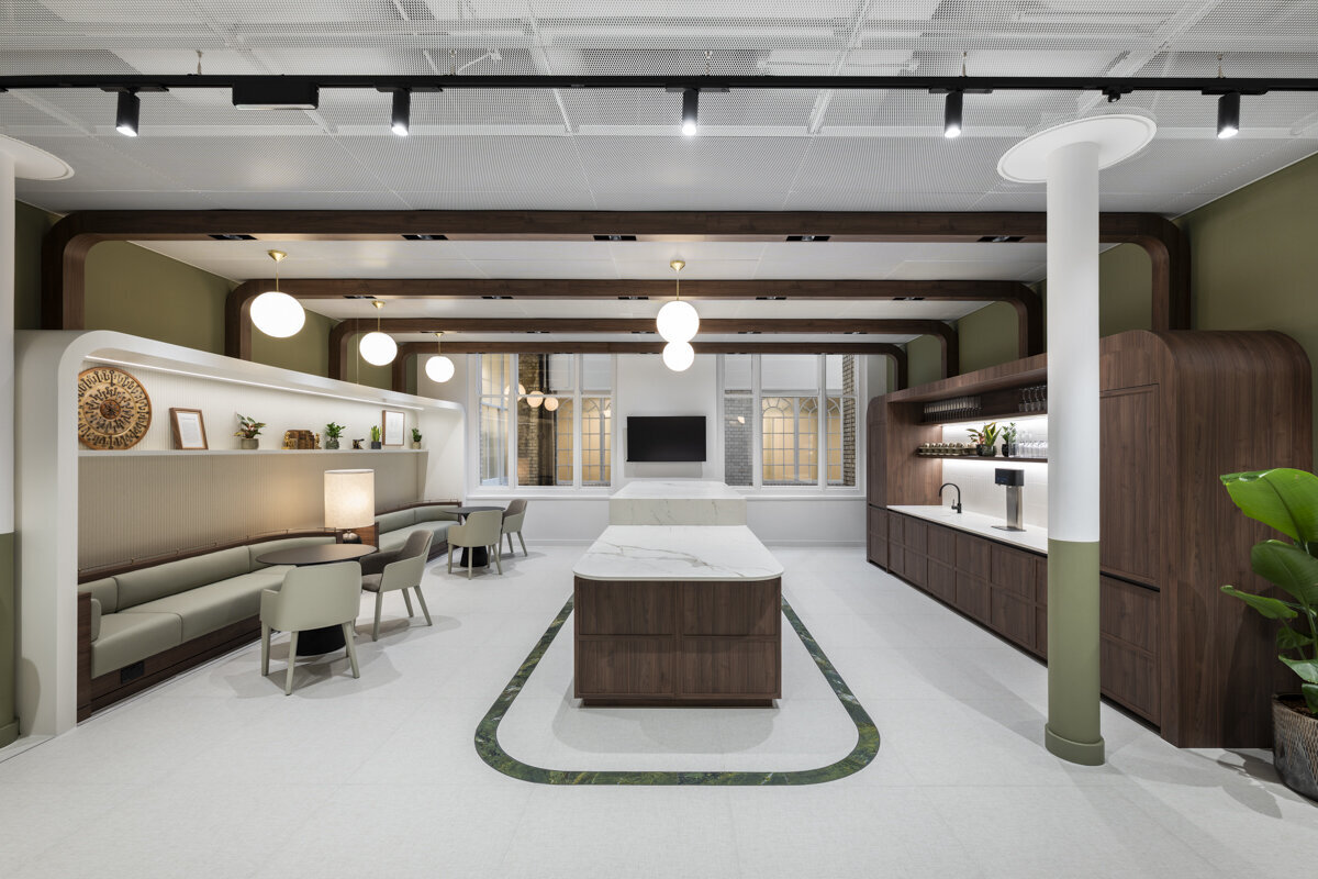 Quarterback commercial construction London