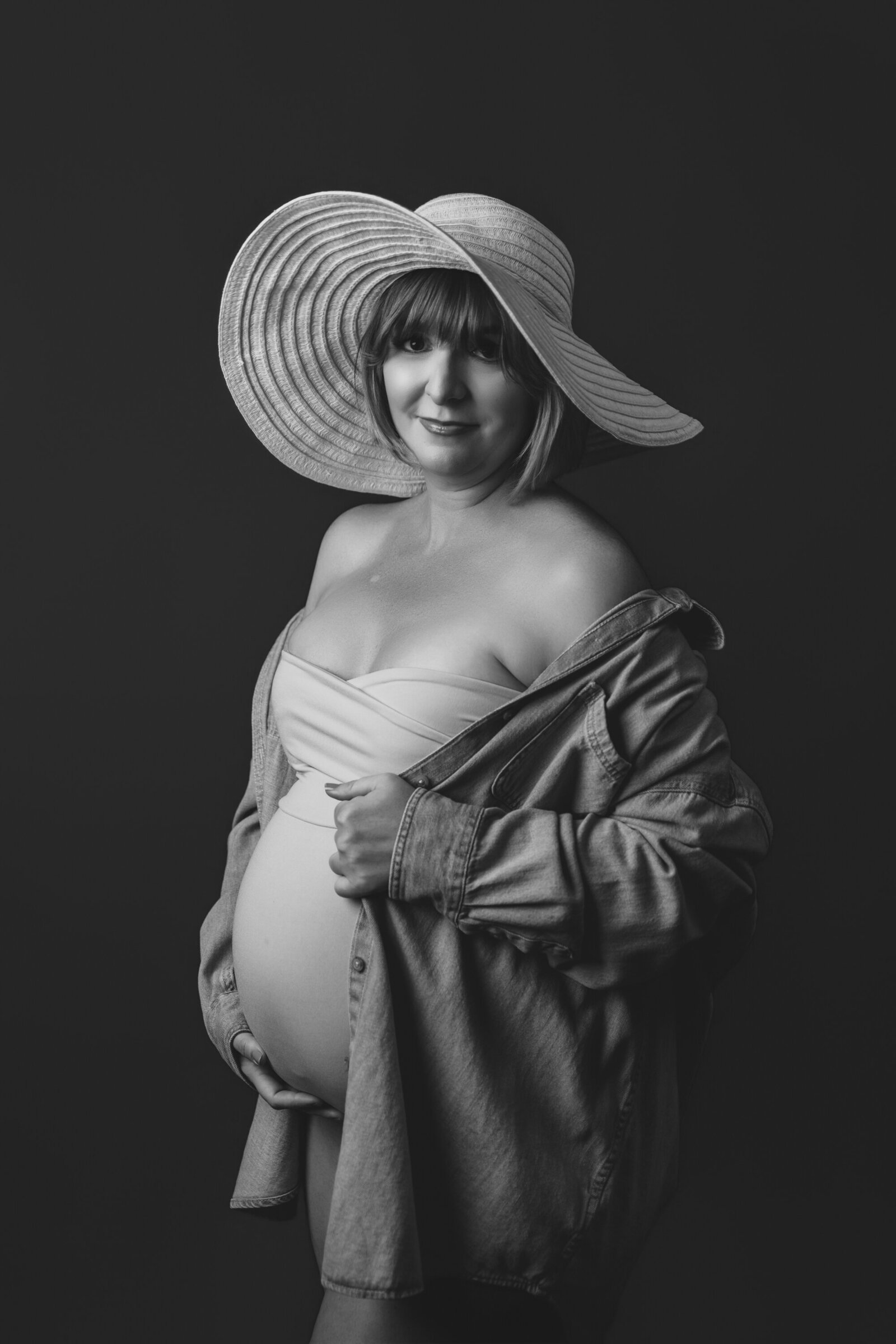 MiniAnnaPhotography2023-Jenna-Maternity-1216srgb-evsrgb-bw3000px