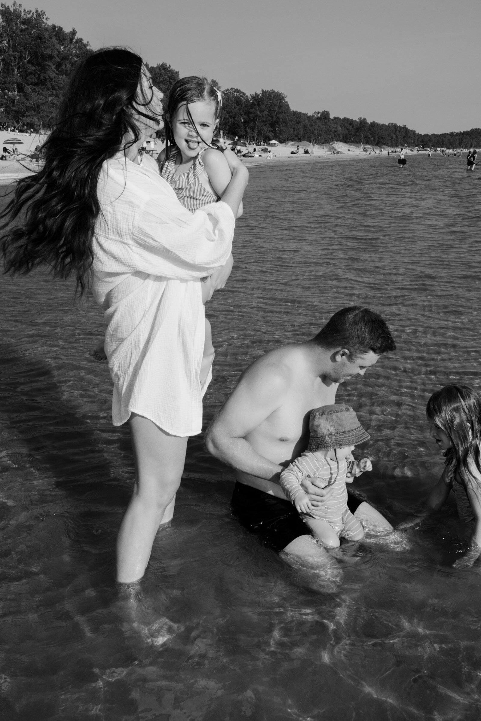 family-authentic-beach-day-107