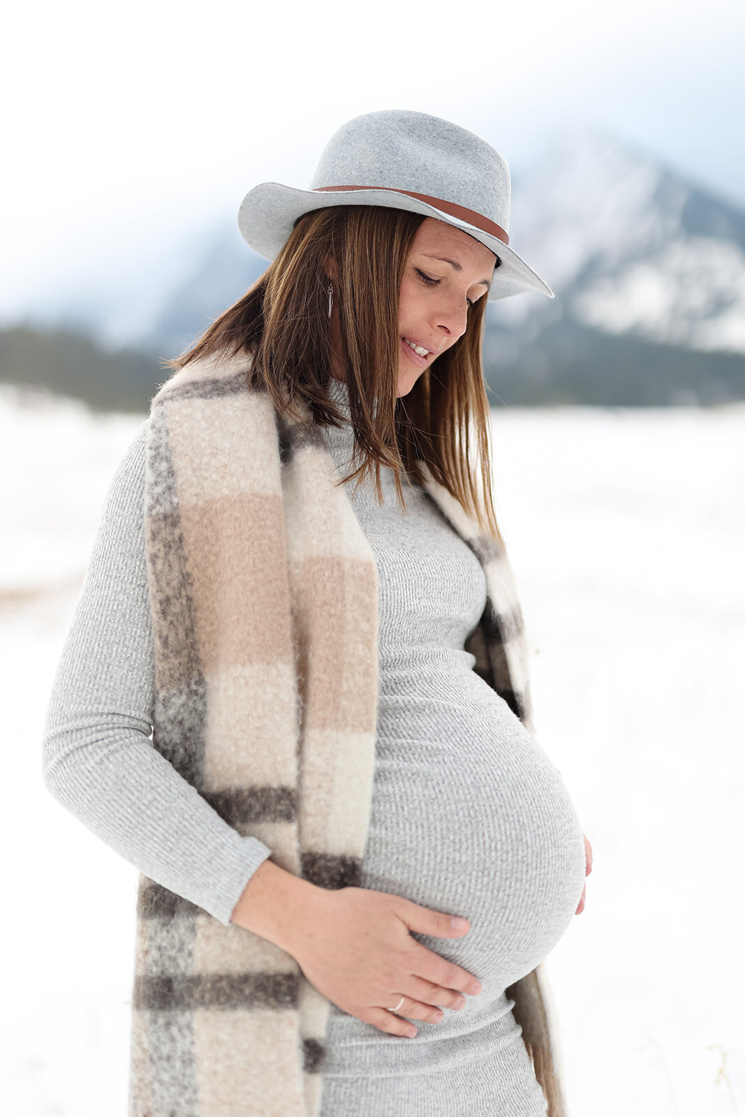 winter-maternity-photography-chautauqua-boulder-colorado
