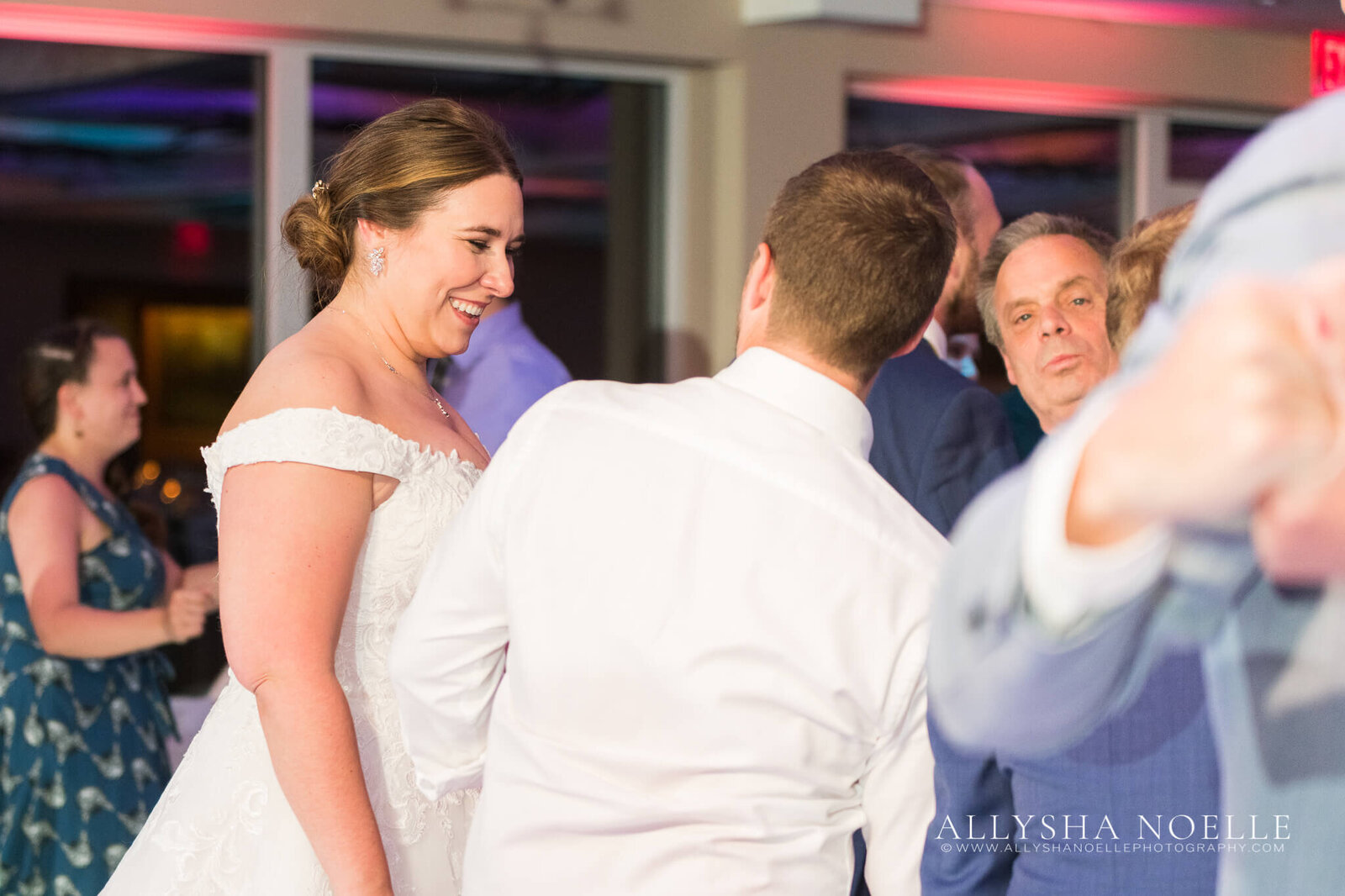 Wedding-at-River-Club-of-Mequon-964