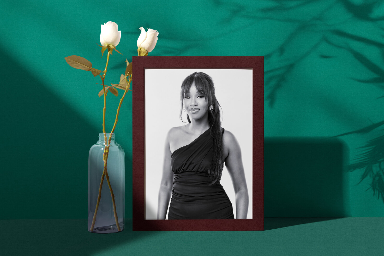 5149-v2-03-portrait-plastic-frame-mockup