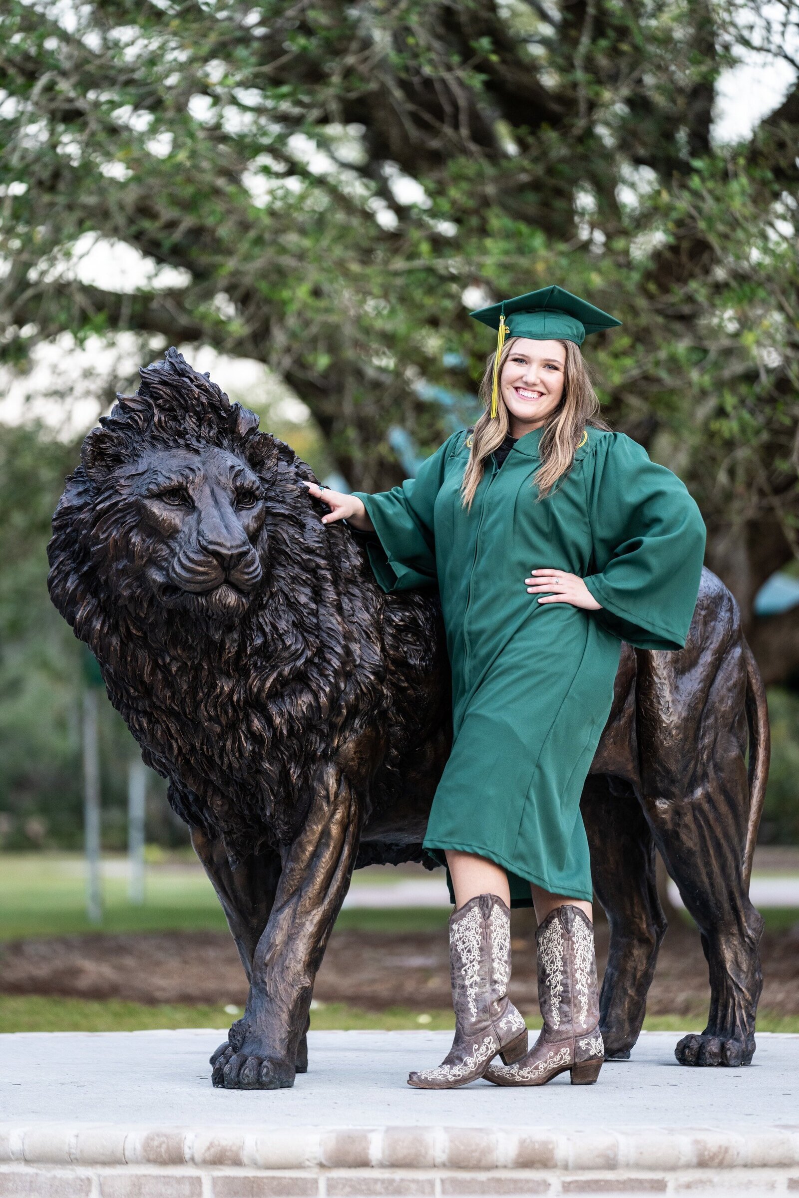 Southeastern Louisiana University graduation senior portrait