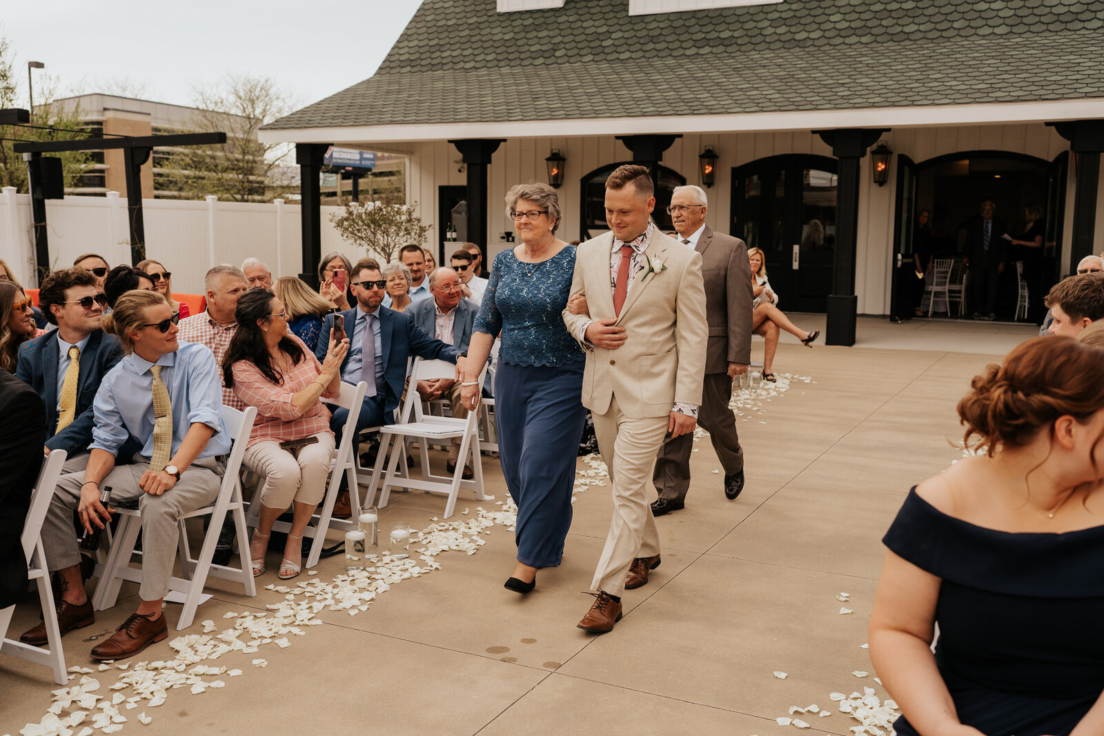 Cedar Rapids wedding photographer - Carriage House Cedar Rapids-130