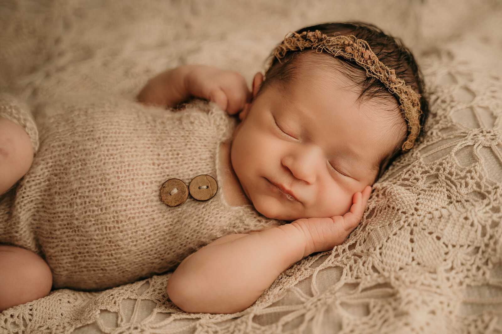 BayofPlenty-photographer-newborn-studio-posed-girl-6-2