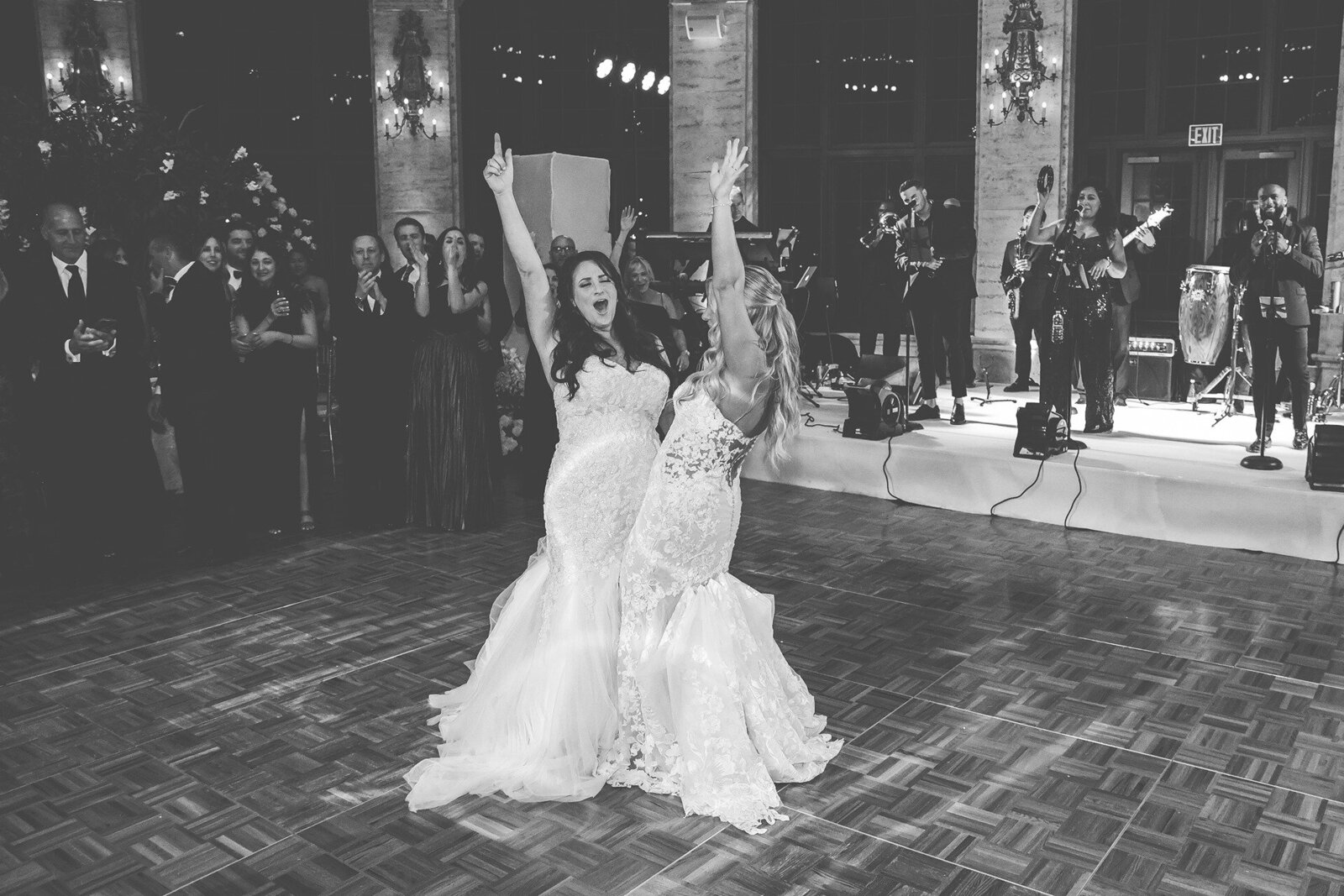 brides-first-dance-the-breakers-2