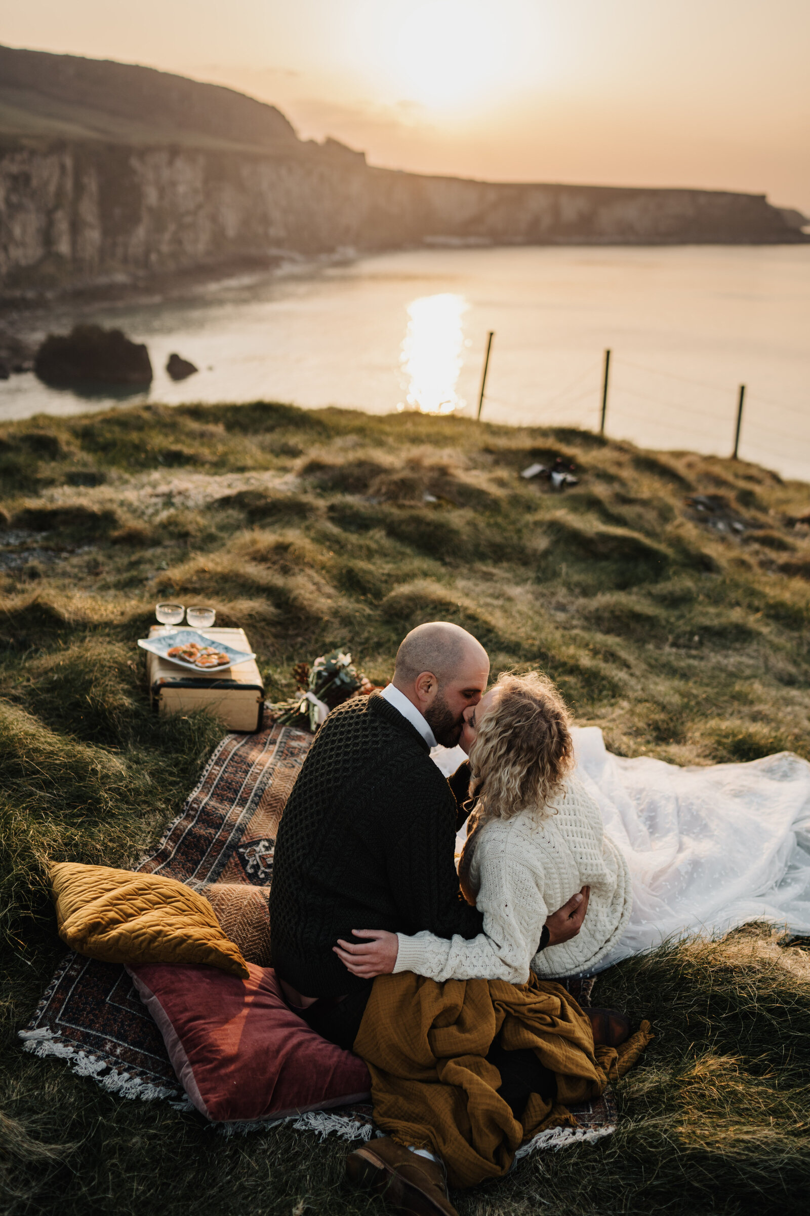carrick-a-rede-rope-bridge-wedding-01980-161