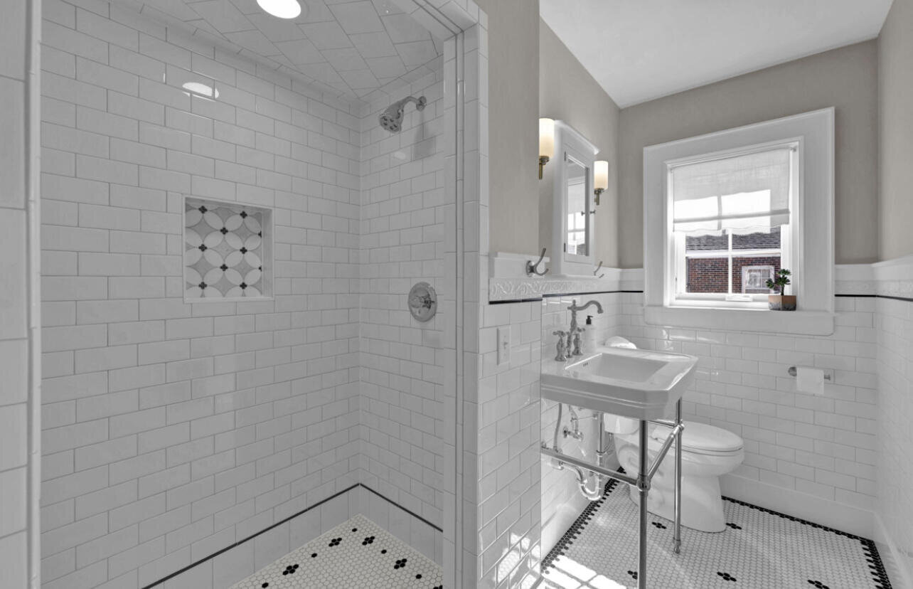 sweetbriar bathroom