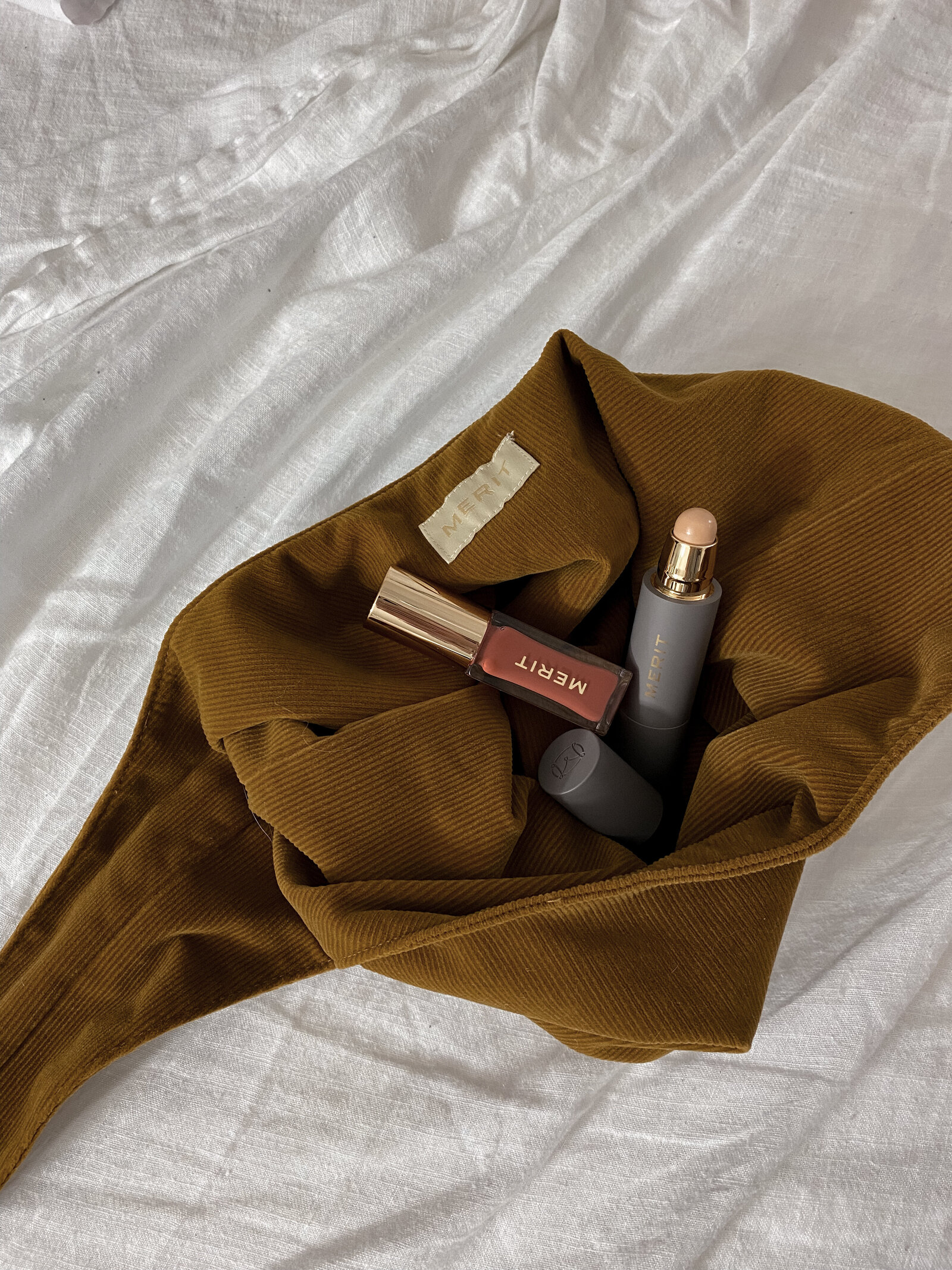 merit beauty, makeup flatlays, aesthetic makeup photos, aesthetic product photography, dc bloggers, washington dc content creator