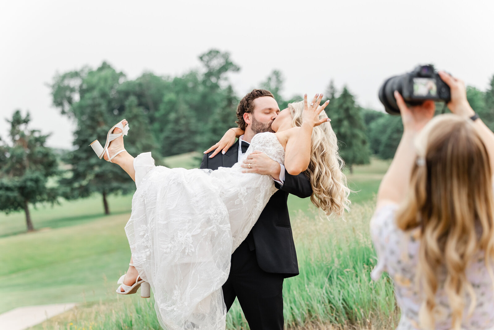 behind the scenes by central florida wedding photographer lindsey