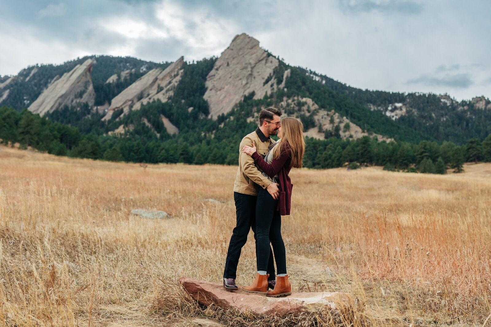 Colorado Elopement Photographer captures couple kissing on boulder during engagements