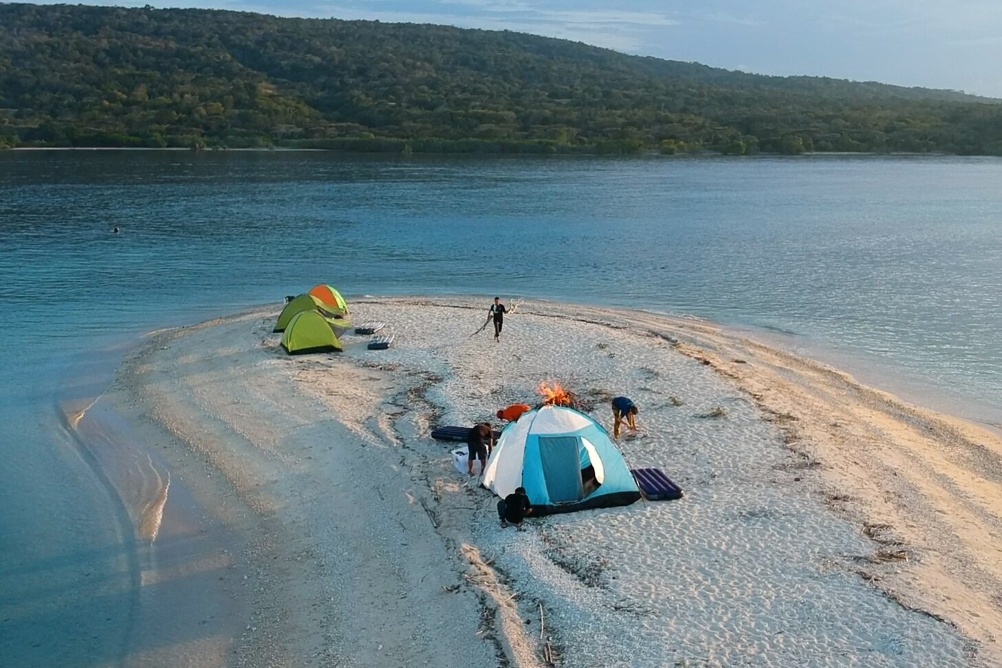 Reis_met_kinderen-Indonesie-kamperen-Menjangan_Island