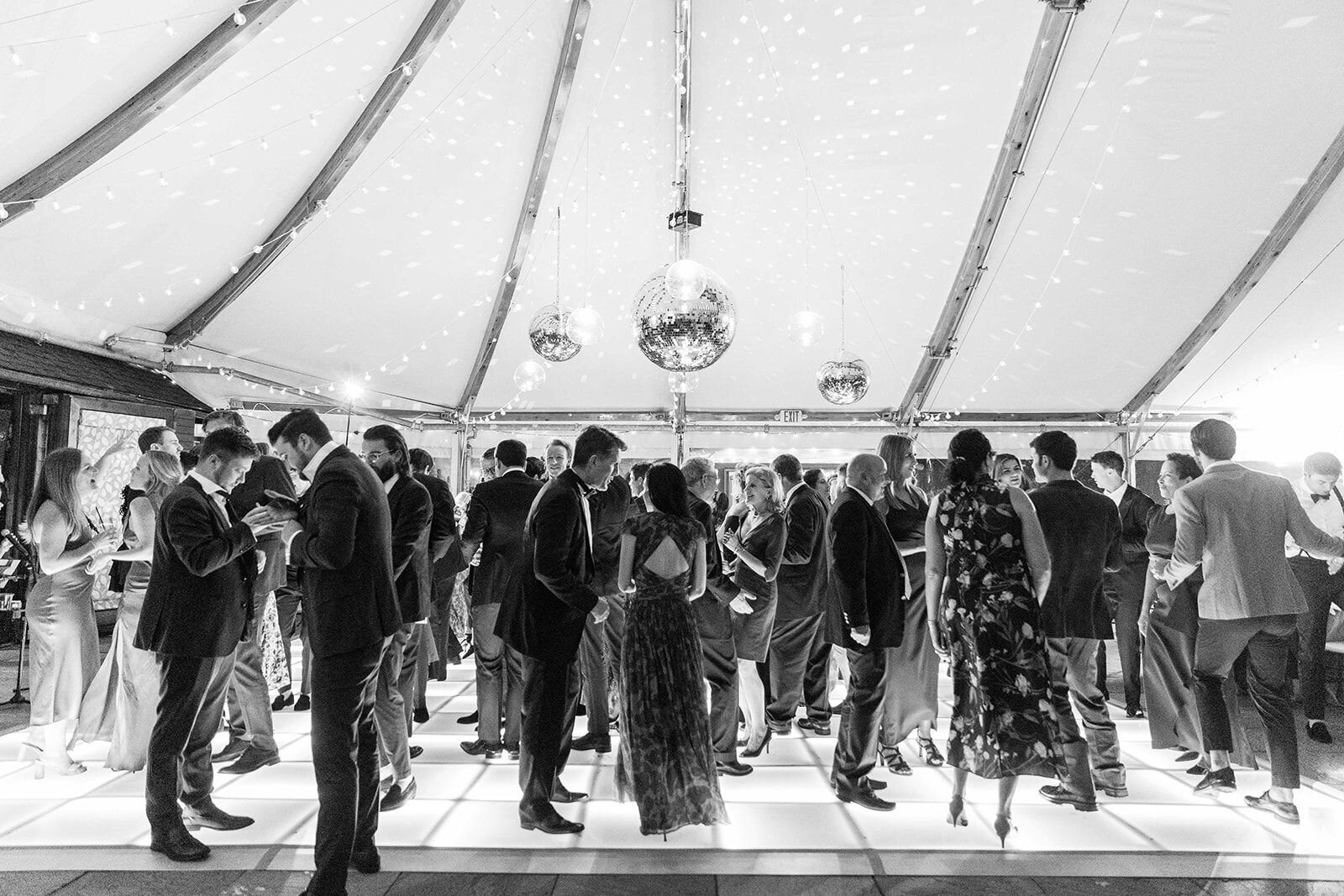 leila-james-events-newport-rhode-island-luxury-wedding-planner-castle-hill-inn-venue-emily-march-payne-wedding-photographer-VaughanWedding_1095 copy 2