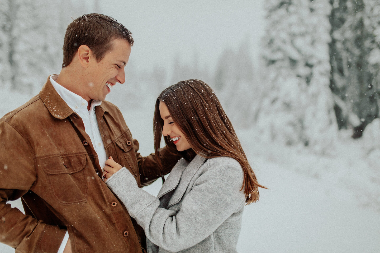 athena-camron-seasons-ai-lightroom-presets-best-couple-engagement-snow-winter-photography-4