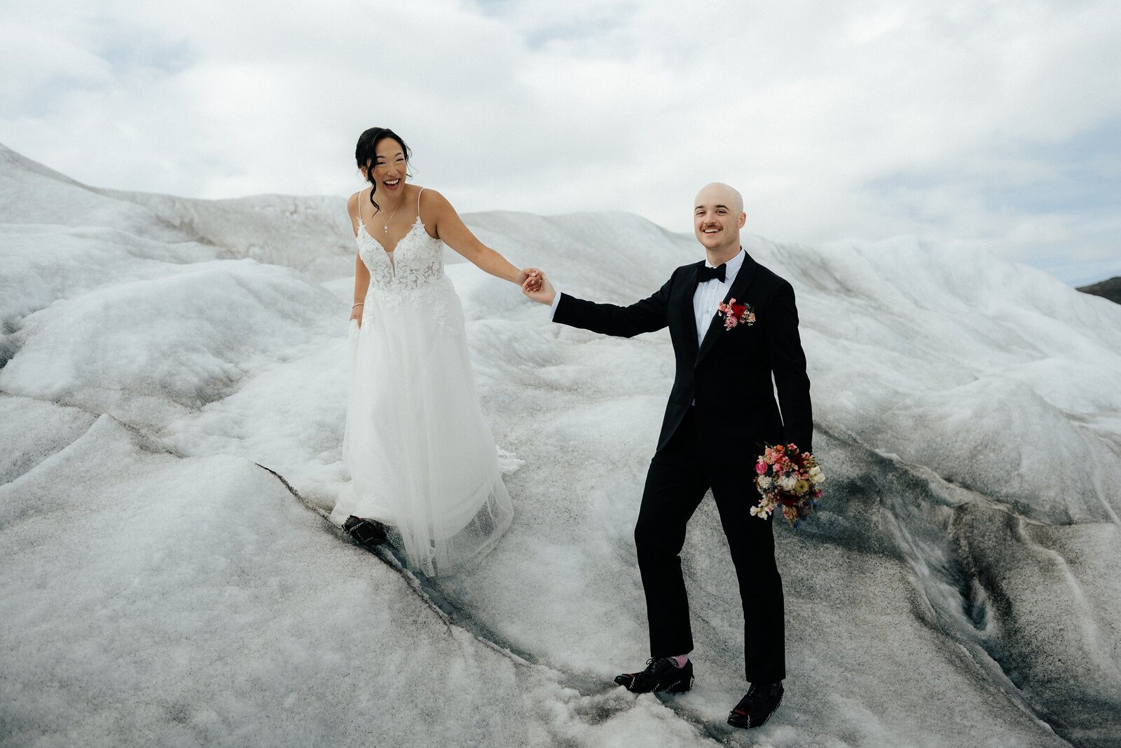Christina+Matt_Knik-Glacier-Elopement_EmeliaKPhotography-37
