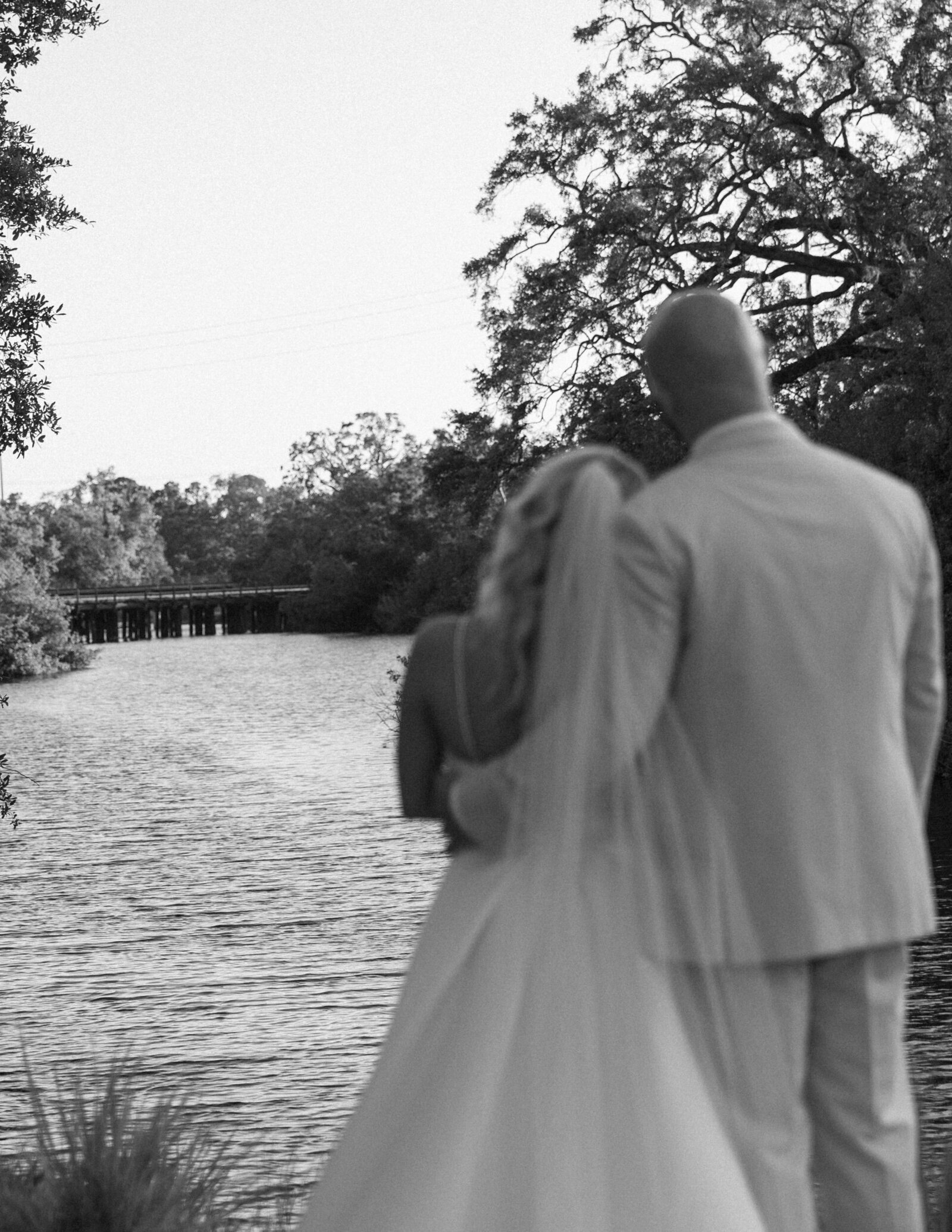 married-couple-by-the-water