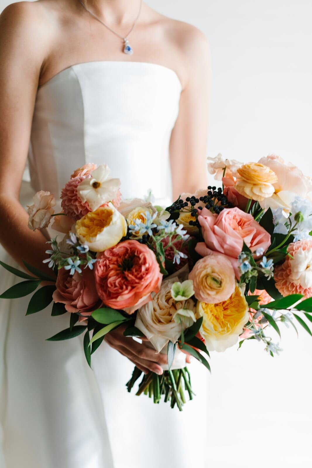 leila-james-events-newport-rhode-island-luxury-wedding-planner-castle-hill-inn-venue-erin-mcginn-wedding-photographer-bright-florals-CH0138 copy